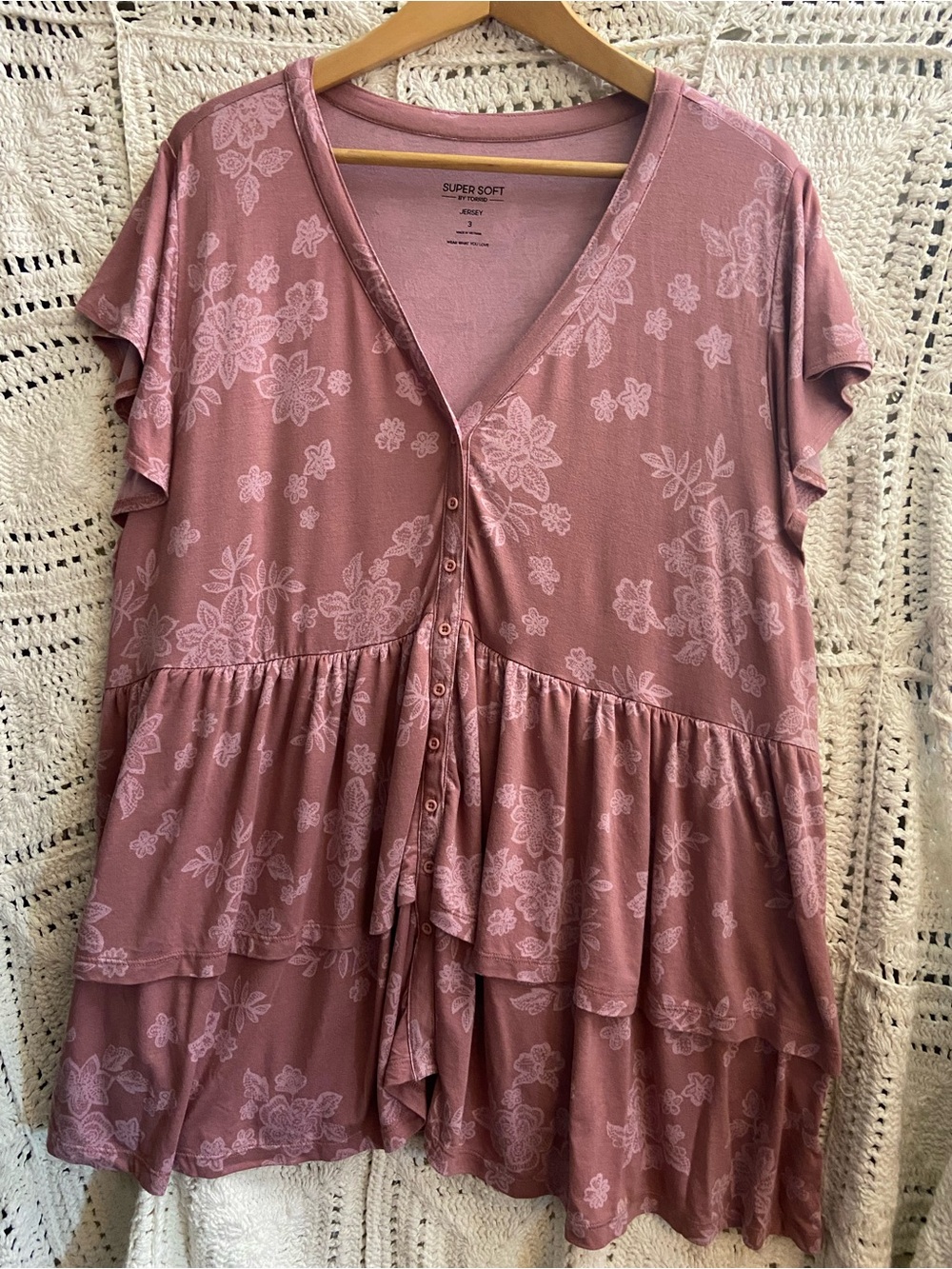 🌸 Torrid Super Soft Floral Peplum Top – Size 3